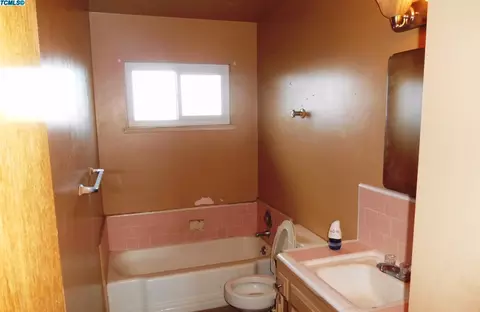 541 E Cypress Ave, Visalia, CA 93292 photo 7