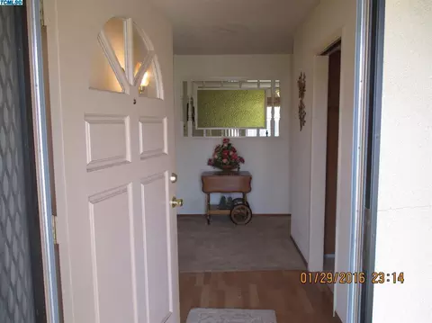 821 E Pleasant Ave, Tulare, CA 93274 photo 2