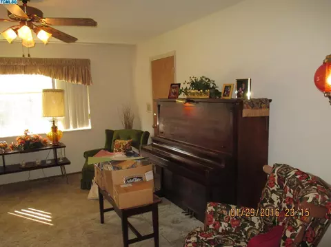 821 E Pleasant Ave, Tulare, CA 93274 photo 10