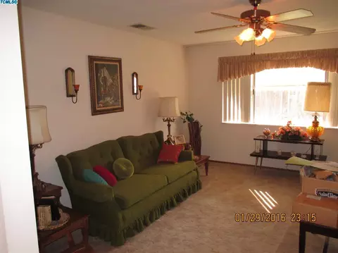 821 E Pleasant Ave, Tulare, CA 93274 photo 9