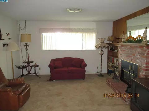 821 E Pleasant Ave, Tulare, CA 93274 photo 7