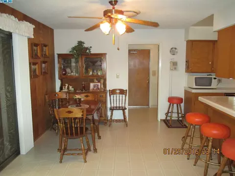 821 E Pleasant Ave, Tulare, CA 93274 photo 3