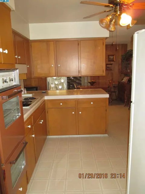 821 E Pleasant Ave, Tulare, CA 93274 photo 5