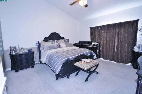 1008 Avalon Dr, Lemoore, CA 93245 photo 4