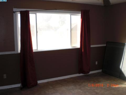 460 Orangewood Dr, Lemoore, CA 93245 photo 6