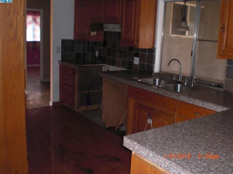 460 Orangewood Dr, Lemoore, CA 93245 photo 2
