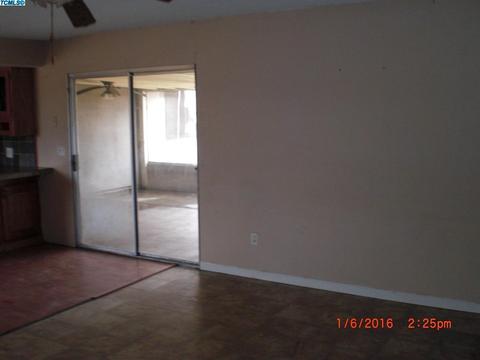 460 Orangewood Dr, Lemoore, CA 93245 photo 5