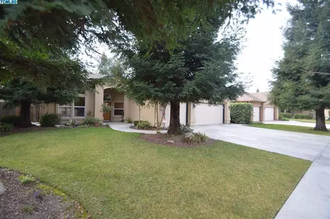 3449 E Howard Ct, Visalia, CA 93292 photo 3