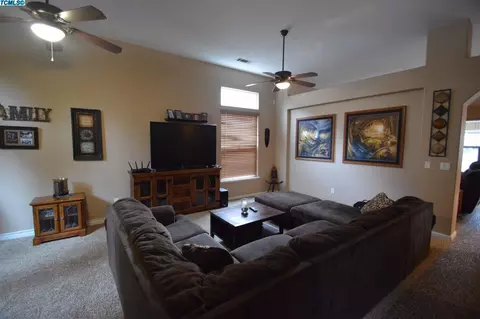 3449 E Howard Ct, Visalia, CA 93292 photo 6