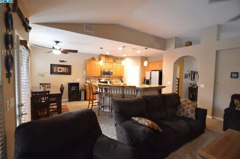 3449 E Howard Ct, Visalia, CA 93292 photo 9