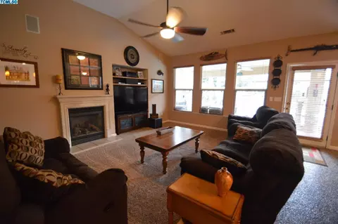 3449 E Howard Ct, Visalia, CA 93292 photo 8
