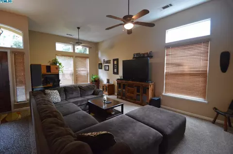 3449 E Howard Ct, Visalia, CA 93292 photo 7