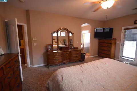 3449 E Howard Ct, Visalia, CA 93292 photo 21