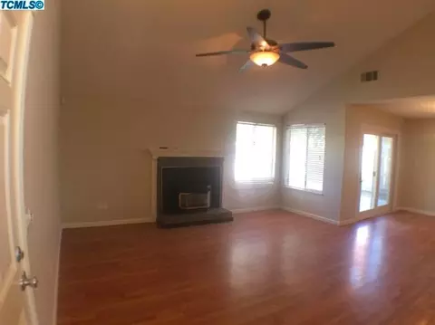 1428 E Ferguson Ct, Visalia, CA 93292 photo 3