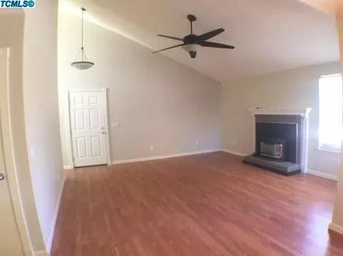 1428 E Ferguson Ct, Visalia, CA 93292 photo 2
