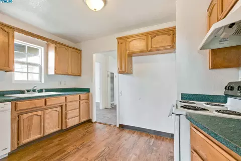 923 E K Ave, Visalia, CA 93292 photo 9