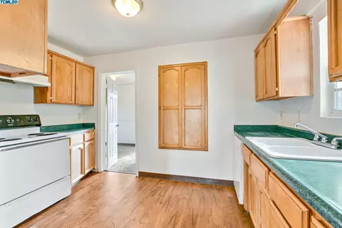 923 E K Ave, Visalia, CA 93292 photo 7