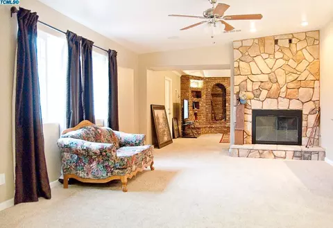 2202 E Howard Ave, Visalia, CA 93292 photo 8