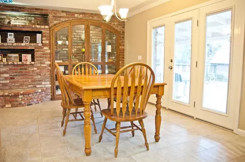 2202 E Howard Ave, Visalia, CA 93292 photo 13