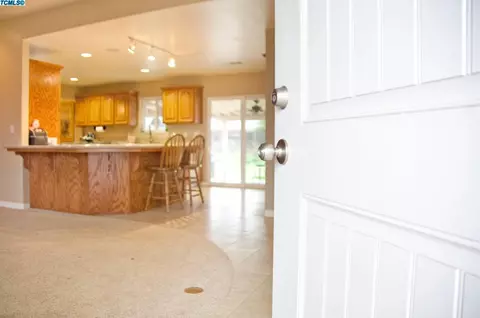 2202 E Howard Ave, Visalia, CA 93292 photo 6