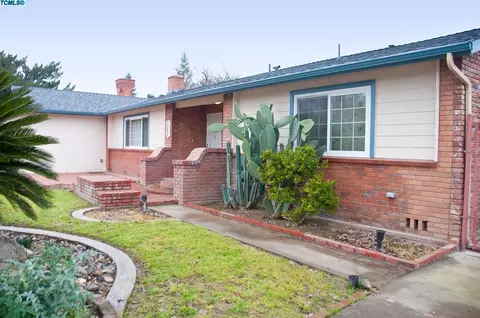 2202 E Howard Ave, Visalia, CA 93292 photo 3