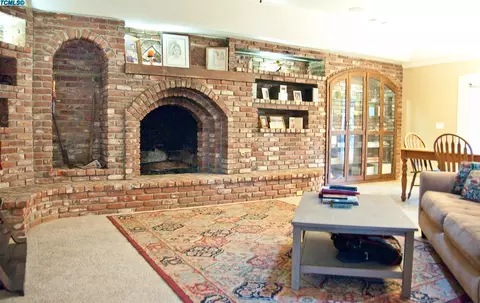 2202 E Howard Ave, Visalia, CA 93292 photo 10