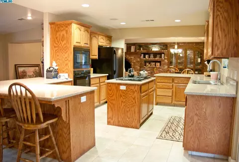 2202 E Howard Ave, Visalia, CA 93292 photo 19
