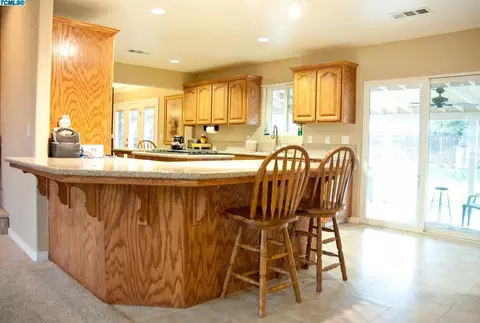 2202 E Howard Ave, Visalia, CA 93292 photo 17