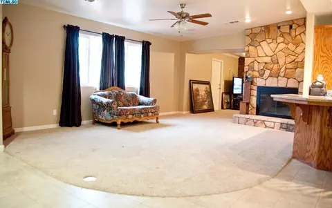 2202 E Howard Ave, Visalia, CA 93292 photo 16