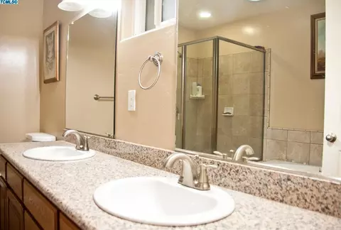 2202 E Howard Ave, Visalia, CA 93292 photo 28