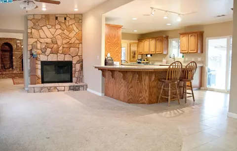 2202 E Howard Ave, Visalia, CA 93292 photo 7