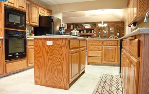 2202 E Howard Ave, Visalia, CA 93292 photo 23