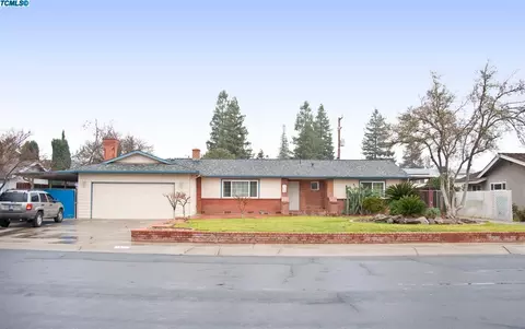 2202 E Howard Ave, Visalia, CA 93292 photo 1