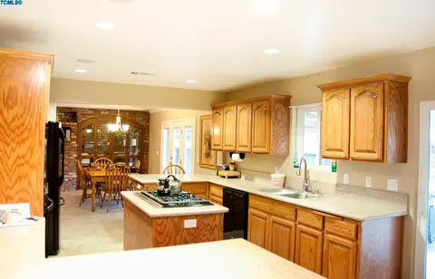 2202 E Howard Ave, Visalia, CA 93292 photo 18