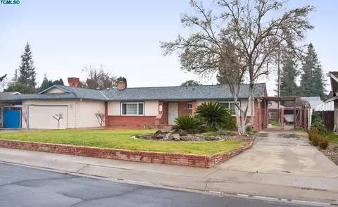 2202 E Howard Ave, Visalia, CA 93292 photo 2