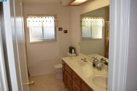 3750 E Willow Ave, Visalia, CA 93292 photo 18