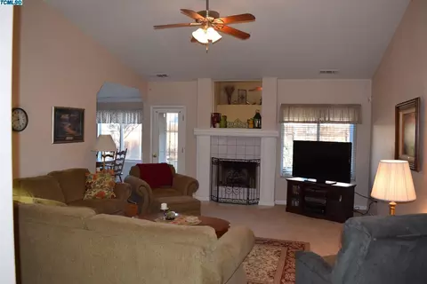 3750 E Willow Ave, Visalia, CA 93292 photo 4