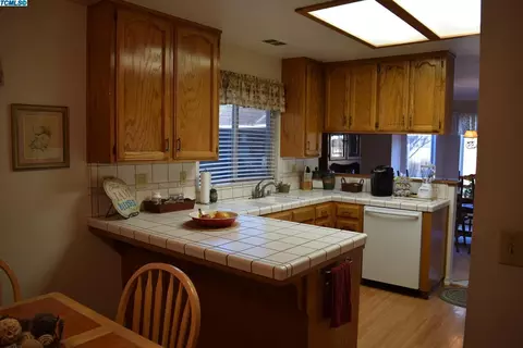 3750 E Willow Ave, Visalia, CA 93292 photo 7