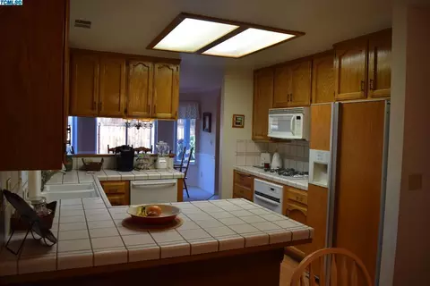 3750 E Willow Ave, Visalia, CA 93292 photo 8