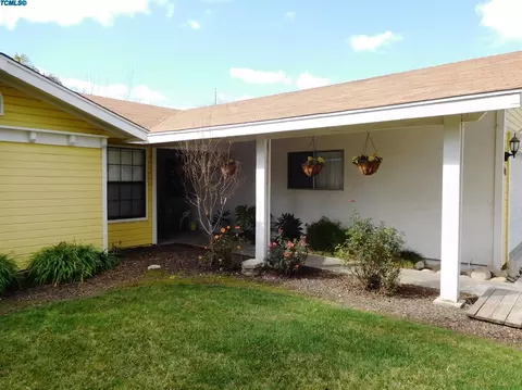 1741 S Heritage St, Visalia, CA 93277 photo 2