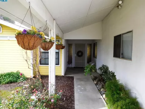 1741 S Heritage St, Visalia, CA 93277 photo 3