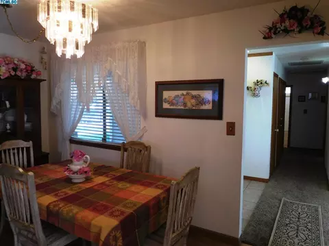 1741 S Heritage St, Visalia, CA 93277 photo 8