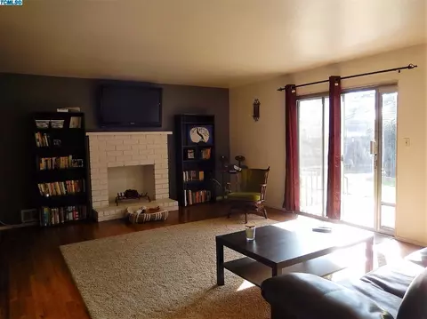 397 E Gail Ave, Tulare, CA 93274 photo 2