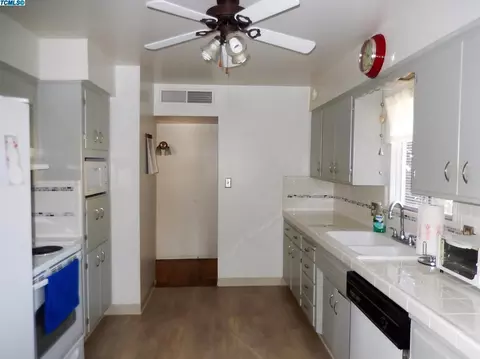 397 E Gail Ave, Tulare, CA 93274 photo 4