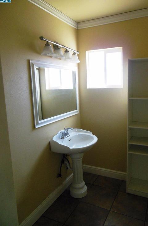 2209 W Tulare Ave, Visalia, CA 93277 photo 10