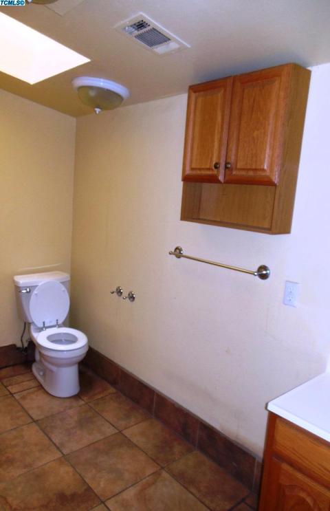 2209 W Tulare Ave, Visalia, CA 93277 photo 13