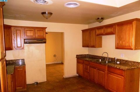 2209 W Tulare Ave, Visalia, CA 93277 photo 14