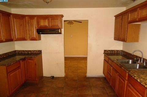 2209 W Tulare Ave, Visalia, CA 93277 photo 15