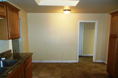 2209 W Tulare Ave, Visalia, CA 93277 photo 16