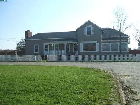 1727 E Bardsley Ave, Tulare, CA 93274 photo 2